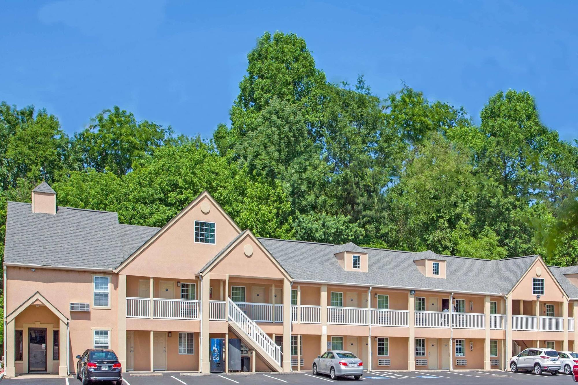 Days Inn By Wyndham Canton Dış mekan fotoğraf